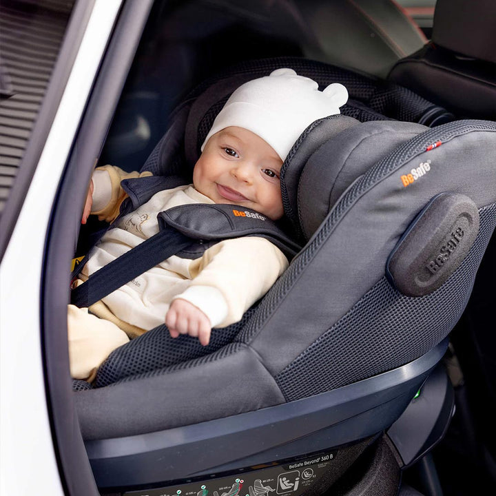 BeSafe Beyond 2 360 B fitted rear-facing in a family car